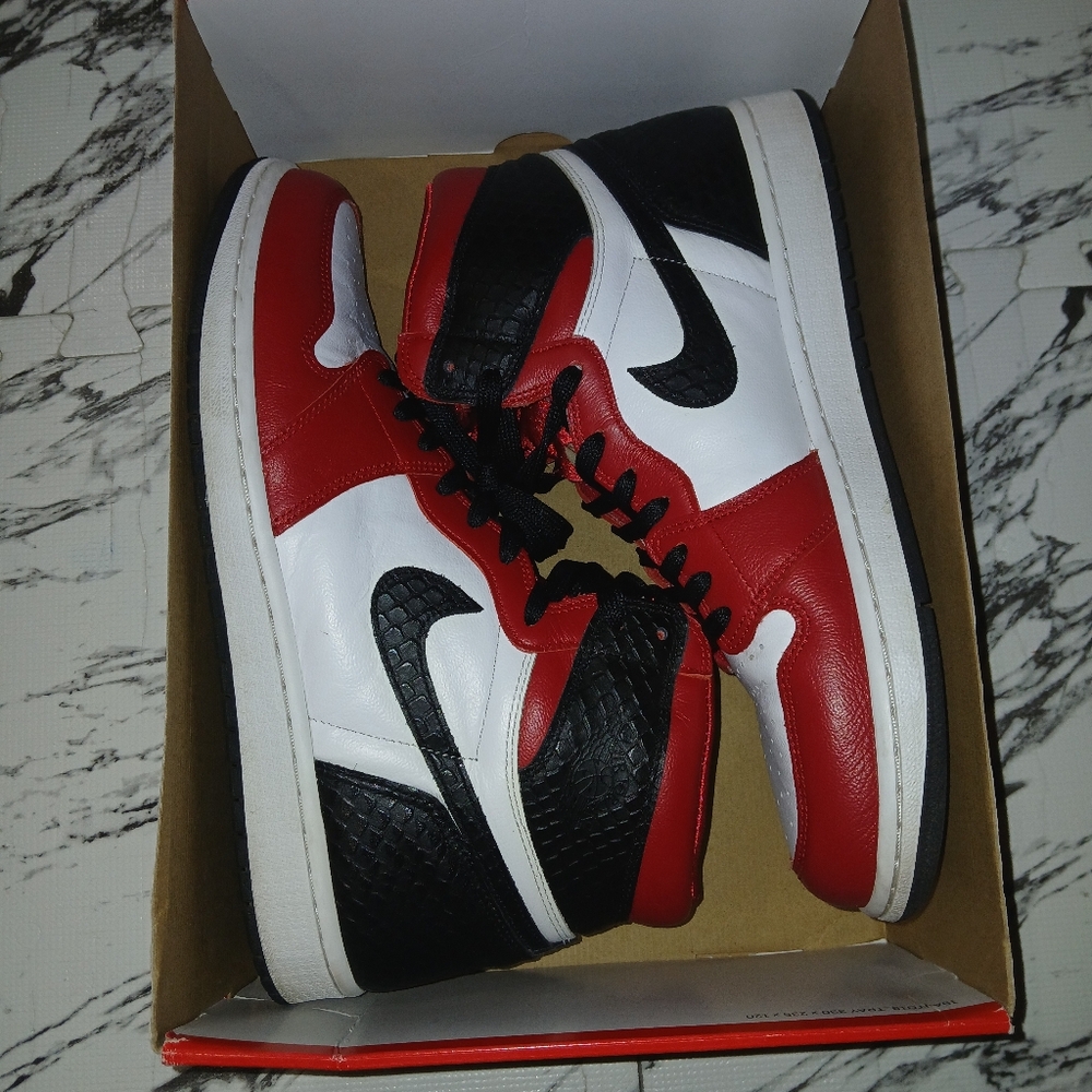 NIKE JORDAN 1 HIGH SATIN SNAKE BLACK RED SIZE 10.5 MENS